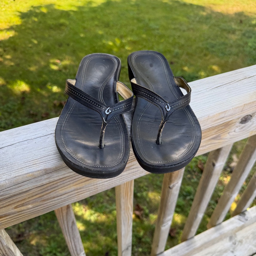 OluKai Ola Black Leather Wedge Thong Sandals Women 8 20322-4040